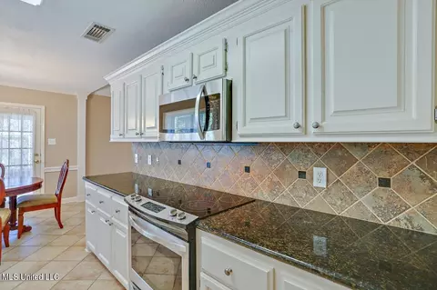 Kitchen - 151 Armonde Ct, Madison, MS 39110 photo 2 of 4