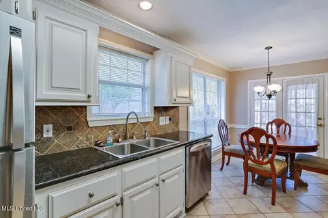 Kitchen - 151 Armonde Ct, Madison, MS 39110 photo 3 of 4