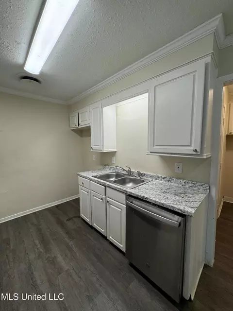 1011 Fairway St, Jackson, MS 39212 photo 8