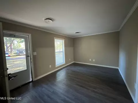 1011 Fairway St, Jackson, MS 39212 photo 2