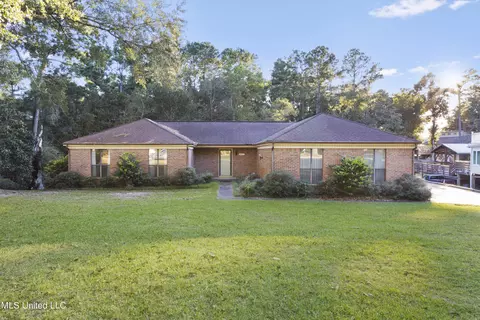 1917 Shady Point Cir, Gautier, MS 39553