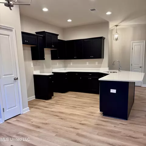 Kitchen - 6240 Clover Ct, Walls, MS 38680 photo 2 of 2