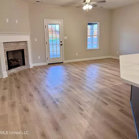 Living - 6240 Clover Ct, Walls, MS 38680 photo 2 of 3