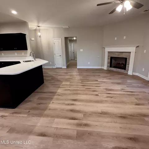 Living - 6240 Clover Ct, Walls, MS 38680 photo 3 of 3