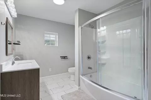 Bath - 41 E Pontotoc Ave, Potts Camp, MS 38659 photo 2 of 4