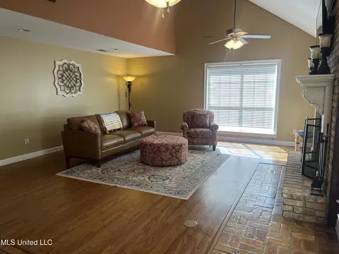 Living - 17825 Highway 613, Moss Point, MS 39562 photo 1 of 6