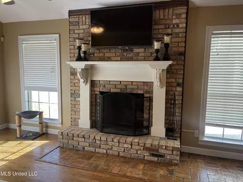 Living - 17825 Highway 613, Moss Point, MS 39562 photo 6 of 6
