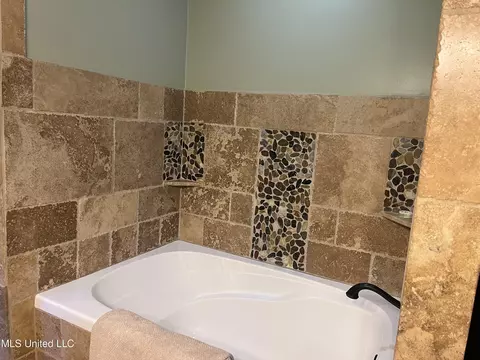Bath - 17825 Highway 613, Moss Point, MS 39562 photo 4 of 16