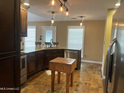 Kitchen - 17825 Highway 613, Moss Point, MS 39562 photo 1 of 4