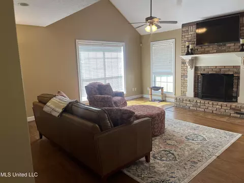 Living - 17825 Highway 613, Moss Point, MS 39562 photo 3 of 6