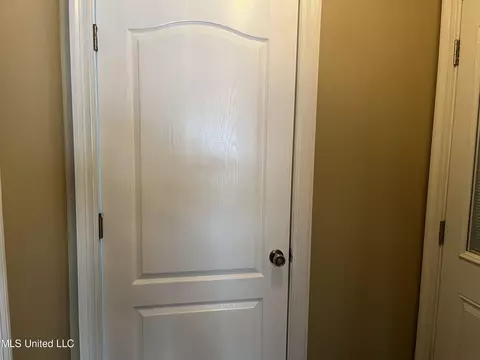 Entry Way - 17825 Highway 613, Moss Point, MS 39562 photo 4 of 5