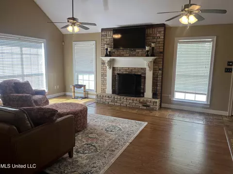 Living - 17825 Highway 613, Moss Point, MS 39562 photo 2 of 6