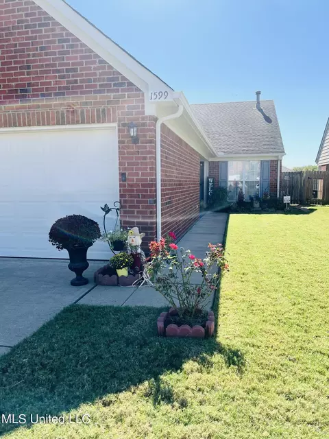 1599 Sarah Ann Cv, Southaven, MS 38671