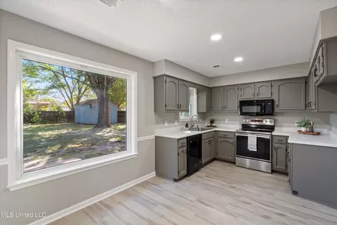 Kitchen - 6915 Slash Pine Dr, Walls, MS 38680 photo 1 of 3