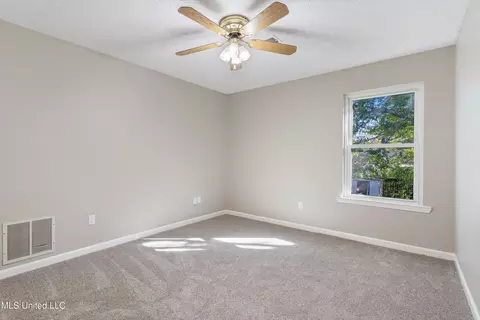 Bedroom - 6915 Slash Pine Dr, Walls, MS 38680 photo 2 of 3