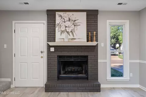 Entry Way - 6915 Slash Pine Dr, Walls, MS 38680 photo 1 of 2