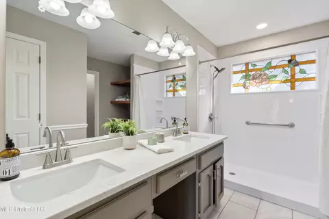 Bath - 6915 Slash Pine Dr, Walls, MS 38680 photo 1 of 3