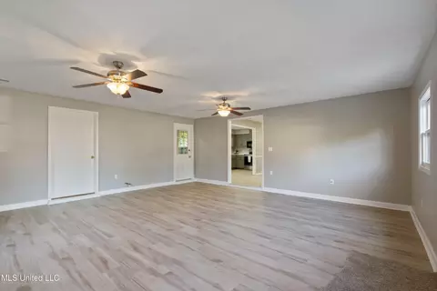 Living - 6915 Slash Pine Dr, Walls, MS 38680 photo 1 of 5