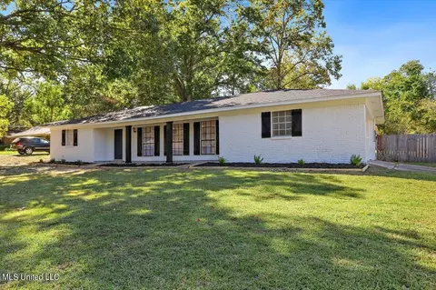 902 Wildwood Dr, Clinton, MS 39056