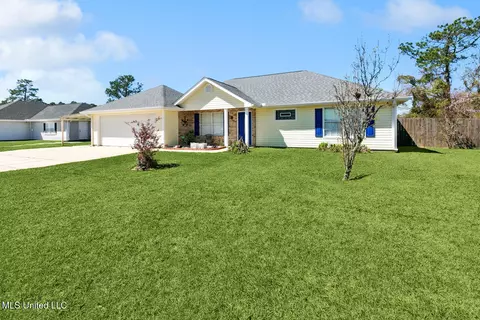 807 Kyle Cir, Waveland, MS 39576