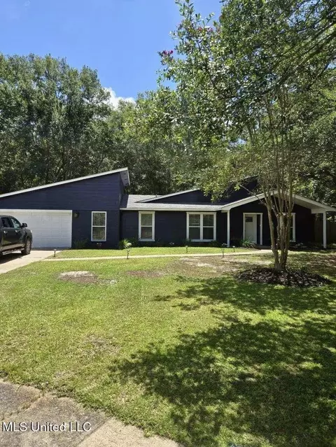 1004 Conley Cir, Ocean Springs, MS 39564