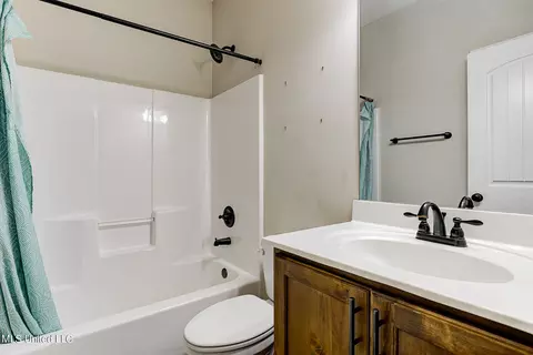 Bath - 3061 Logans Loop, Hernando, MS 38632 photo 1 of 1