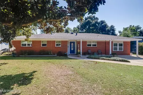 121 Woodglen Dr, Gulfport, MS 39507