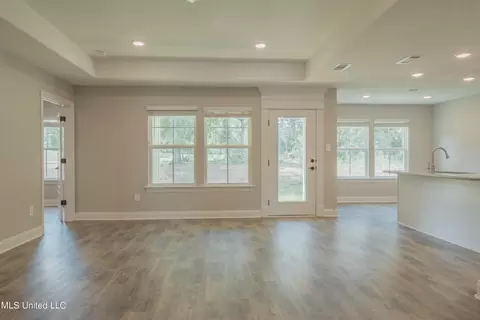 13104 Horseshoe Dr, Ocean Springs, MS 39564