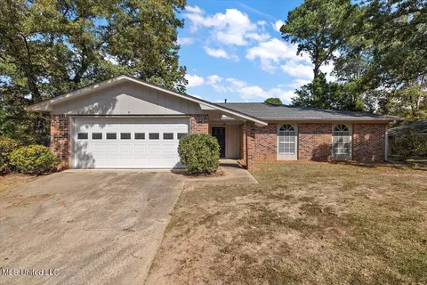 102 Cypress Circle Cir, Clinton, MS 39056