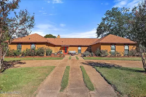 598 S Deerfield Dr, Canton, MS 39046