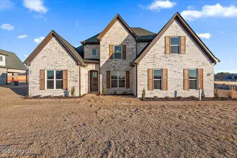 4260 Adriane Cv, Nesbit, MS 38651