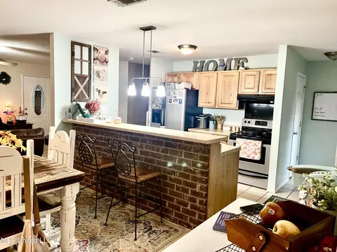 Kitchen - 19913 Old School Trl, Moss Point, MS 39562 photo 1 of 4