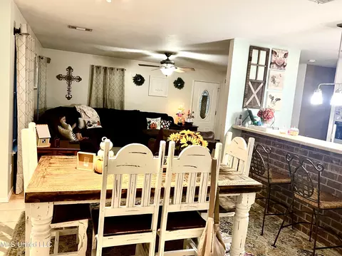 Dining - 19913 Old School Trl, Moss Point, MS 39562 photo 2 of 2