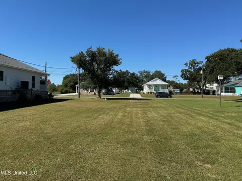 227 S Lang Ave, Long Beach, MS 39560 photo 6