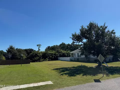 227 S Lang Ave, Long Beach, MS 39560 photo 2
