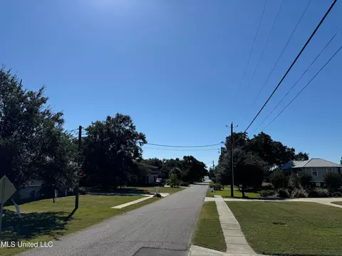227 S Lang Ave, Long Beach, MS 39560 photo 3