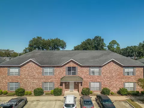 117 Armand Oaks #117, Ocean Springs, MS 39564