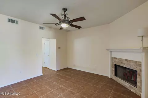 817 Planters Point Dr, Canton, MS 39046 photo 8