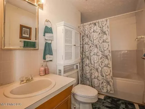 Bath - 1187 Coker Cir, Jackson, MS 39213 photo 7 of 7