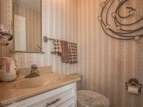 Bath - 1187 Coker Cir, Jackson, MS 39213 photo 4 of 7