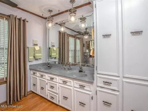 Bath - 1187 Coker Cir, Jackson, MS 39213 photo 1 of 7