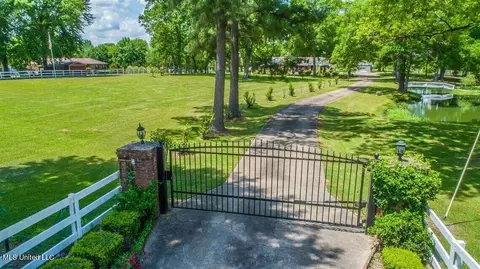 Exterior - 1187 Coker Cir, Jackson, MS 39213 photo 10 of 13
