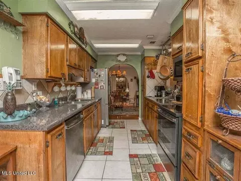Kitchen - 1187 Coker Cir, Jackson, MS 39213 photo 2 of 3