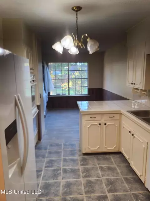 Kitchen - 135 Bedford Ln, Jackson, MS 39206 photo 1 of 2