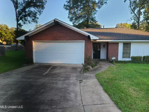Exterior - 135 Bedford Ln, Jackson, MS 39206 photo 2 of 3