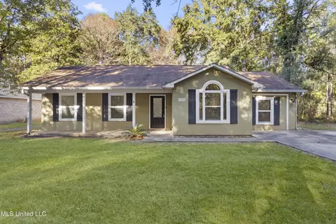 1009 Loraine St, Ocean Springs, MS 39564