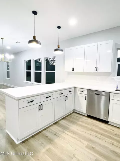 Kitchen - 14964 Custer St, Vancleave, MS 39565 photo 2 of 4