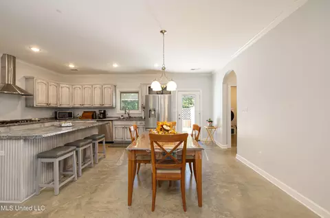 Dining - 1062 David Road Rd, Coldwater, MS 38618 photo 1 of 2
