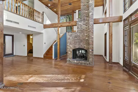 Living - 1402 Hazel St, Jackson, MS 39202 photo 6 of 6