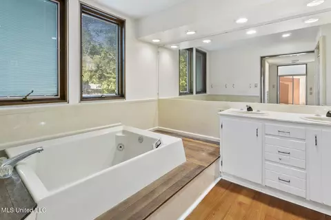 Bath - 1402 Hazel St, Jackson, MS 39202 photo 4 of 5